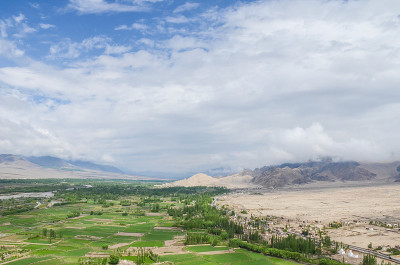 西藏高山沙漠