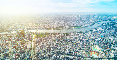 城市城市天际线鸟瞰图在近藤区，日本
