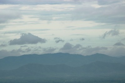 鸟瞰图美丽的山区景观在普拉卓布基里汗，泰国