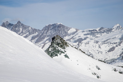 冰雪覆盖的山峰在瑞士阿尔卑斯马特洪峰冰川天堂