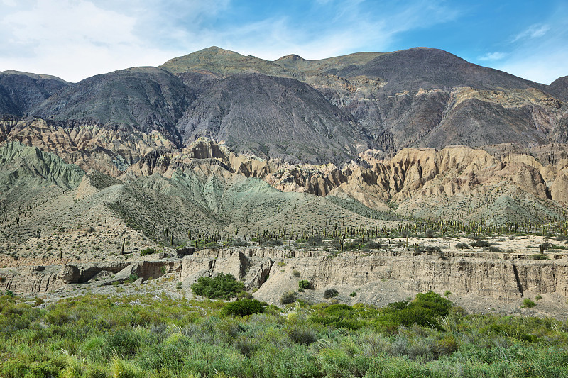 “奎布拉达德尔托罗”(Quebrada del toro)的奇特山形，