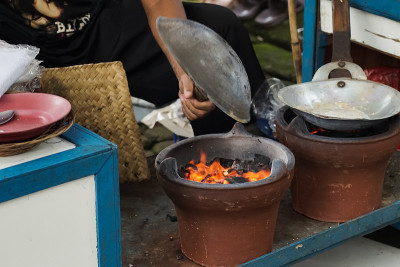 制作Kerak Telor(巴达维亚食品公司)