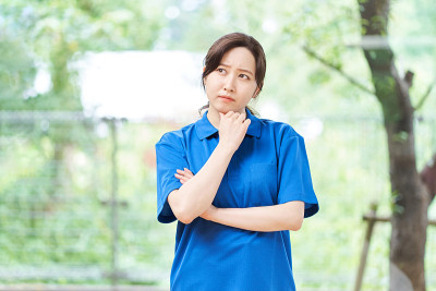 女性照顾者担心工作