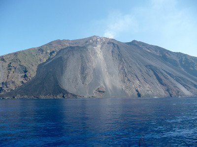 斯特龙博利火山，活火山，风沙群岛的一部分