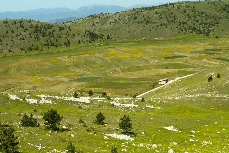 Campo Imperatore:阿布鲁齐(意大利)的夏季山地景观