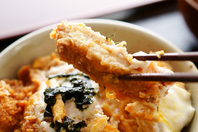katsudon。日本的食物。炸猪排饭碗。
