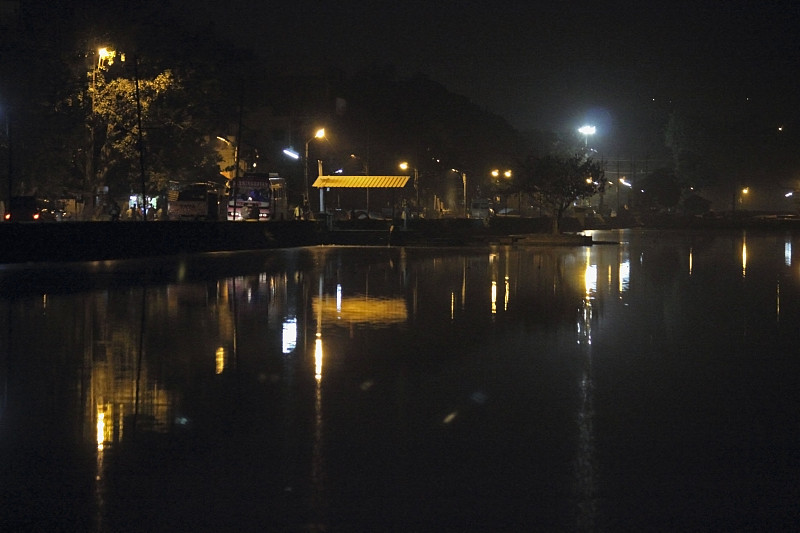 印度马哈拉施特拉邦萨旺瓦迪的莫提湖夜景