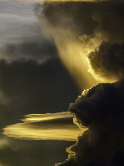 戏剧性的晚上cloudscape