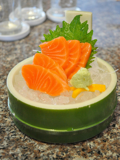 日本传统食物生鲑鱼生鱼片
