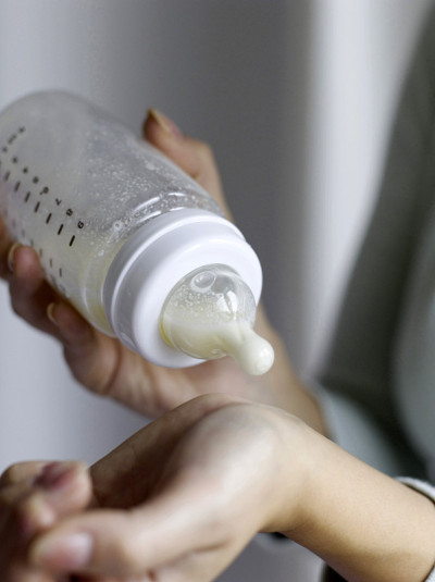 母亲检测乳汁温度