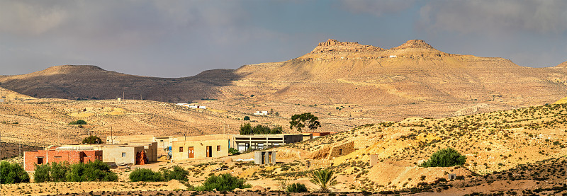 典型的突尼斯景观在靠近塔塔万的Ksar Ouled Soltane