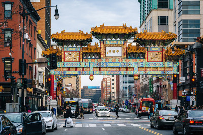 华盛顿特区唐人街H街和友谊拱门。