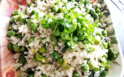 印度早餐菜Poha也被称为Pohe或Aalu Poha，由碎米饭或扁米饭制成。米片用芥末、辣椒、洋葱