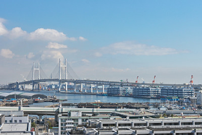 从横滨港的公园山