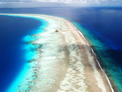 环礁的边缘和沙天堂在Truk泻湖，Chuuk