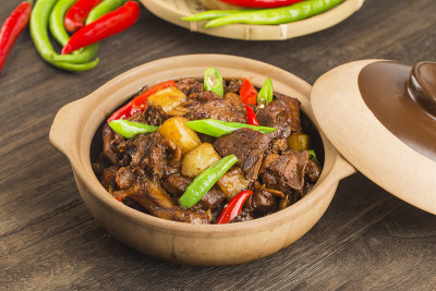 砂锅土豆炖鸭