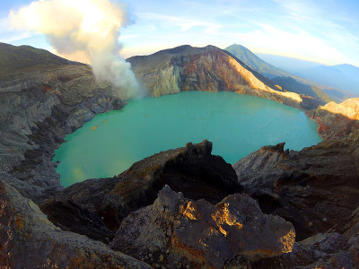卡瓦伊真火山口湖