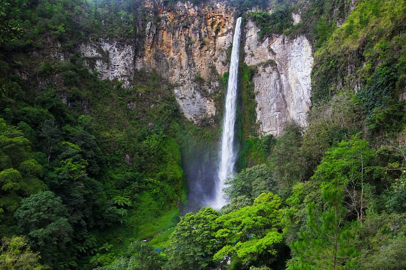 印度尼西亚Medan, Sipisopiso waterfall。