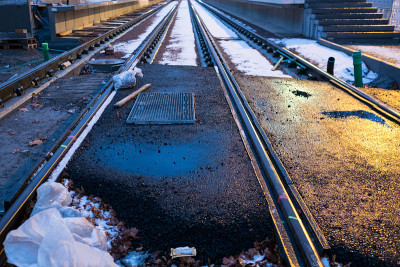 积雪铁路建设