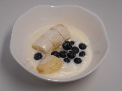 香蕉和蓝莓