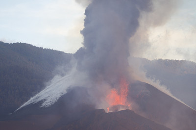 火山喷发。