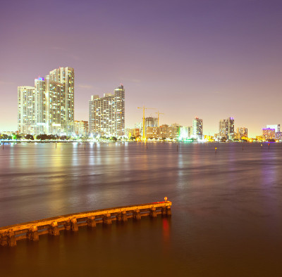 佛罗里达州迈阿密市，夜晚的天际线