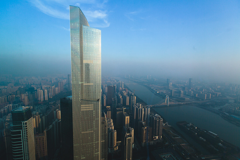 美丽的广角鸟瞰图的广州，广东，中国与天际线和风景以外的城市，从观景台