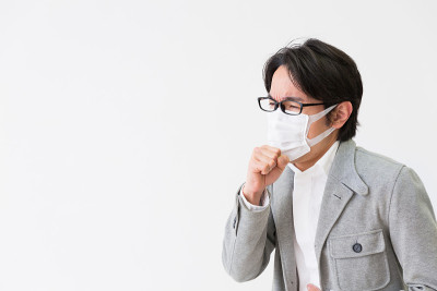 亚洲中年男子