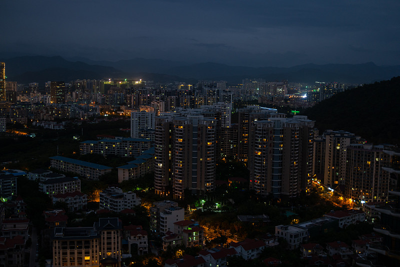 夜晚的现代城市