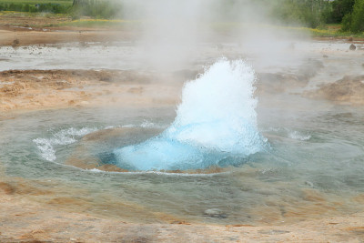 冰岛的 Strokkur Geysir