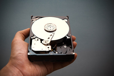 硬盘驱动器HDD