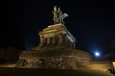 deutsches eck 科布伦茨德国在晚上