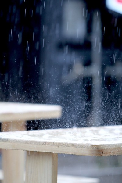 雨天野餐桌