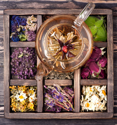 草药和鲜花茶和干草药和鲜花