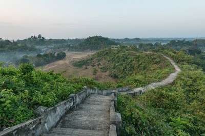 缅甸若开邦的摩洛村，佛塔和宝塔