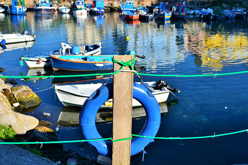 Pozzuoli, Naples。渔村