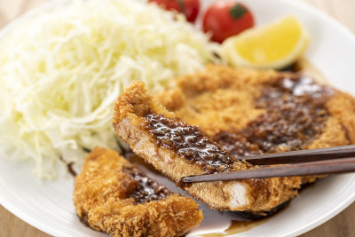 吃猪肉炸肉排