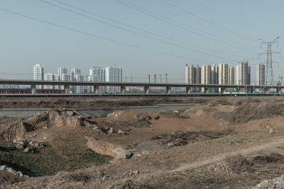 铁路、建筑和天际线，中国