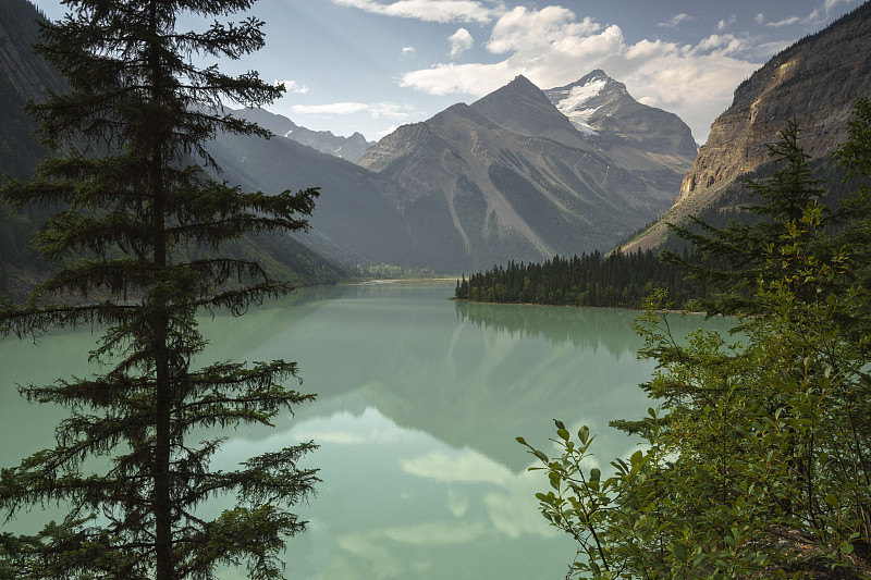 金尼湖，靠近Valemount，不列颠哥伦比亚省的Mount rob