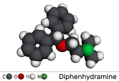 苯海拉明,分子。H1受体抗组胺药用于治疗季节性过敏。分子模型。三维渲染