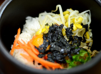 石锅拌饭特写镜头