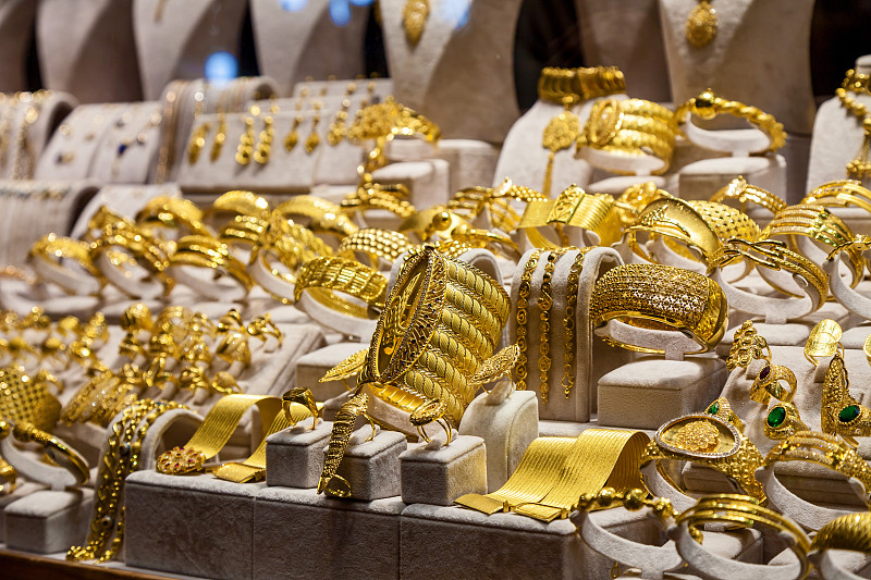 伟德bv1946官网体验免费“洗金” 金手镯少了487克 摊主用“王水”窃取黄金被判刑