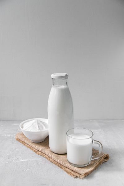 乳制品在一个较轻的背景