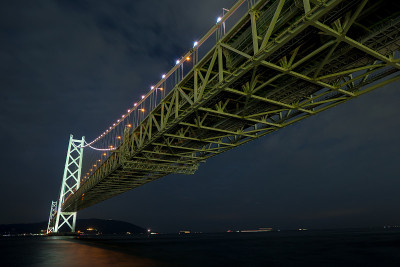 日本神户港夜晚明石海峡大桥