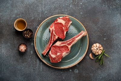 生的大理石肉排