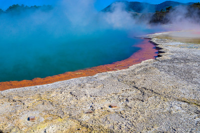 Wai-O-Tapu是一个活跃的地热地区，罗托鲁瓦，新西兰的陶波火山带。
