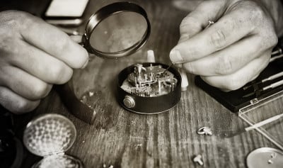 钟表维修复古理念努力工作在过去