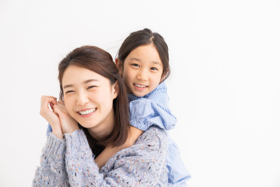 亚裔母亲和女儿