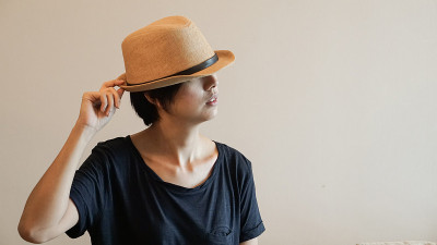 新一代时尚生活风格短发爱山女人