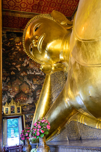 泰国曼谷卧佛寺内的大佛。